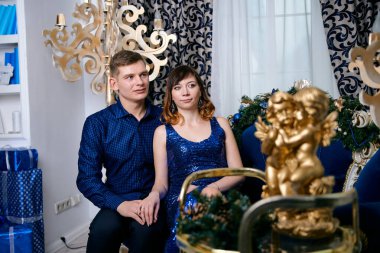 Genç, sıradan bir aile. Genç karı koca. Mutlu genç çift.