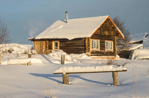 Altes Bauernhaus aus Holz — Stockfoto