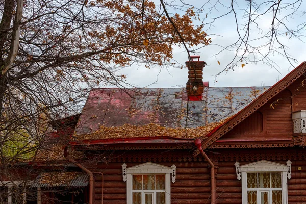 Beautiful autumn countryside landscape. Fragment of an old villa — Stock Photo, Image