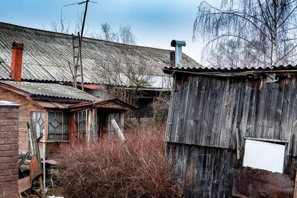 Abbandonato Vecchia Casa Fatiscente Nella Campagna Della Russia Focus Selettivo — Foto Stock