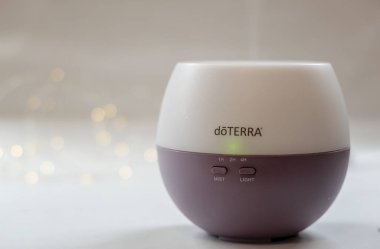 Temel yağ ayırıcı Doterra markası. 