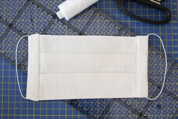 Selective Focus Handmade Cotton Fabric Cotton Face Mask Mat Sewing — Stock Photo, Image