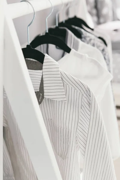 Abbigliamento guardaroba leggero . — Foto Stock