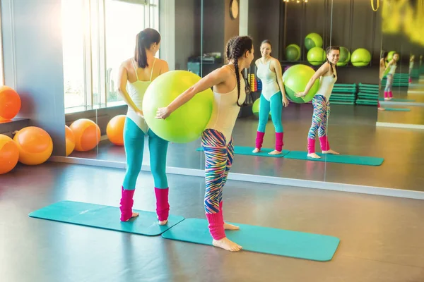 Club de sport Entraînement belles femmes — Photo