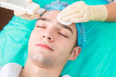 Kosmetoloji profesyonel süreci. 