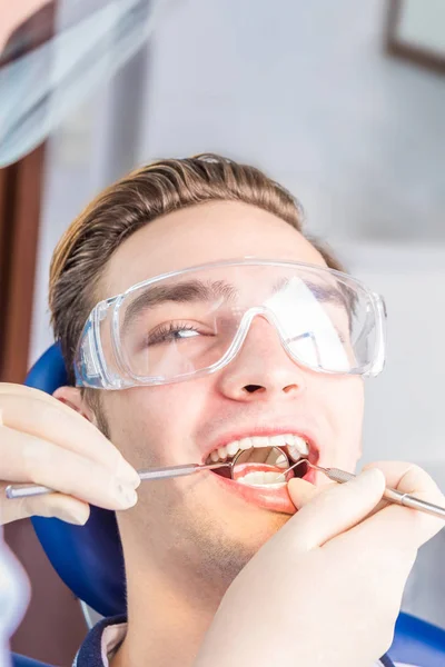 Professionell tandvård processen — Stockfoto
