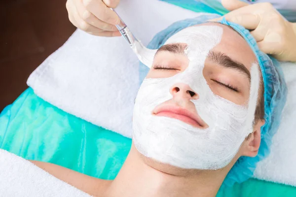 Mannelijke cosmetologie. De zorg van de schoonheid van de huid. — Stockfoto