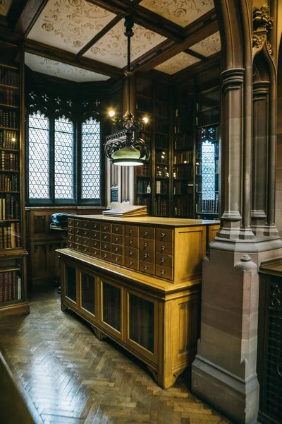 Interiér staré knihovny John Rylands Manchester Anglie. — Stock fotografie