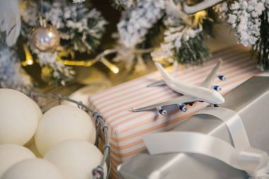 Noel seyahat mevcut. Yeni yıl hediye. 