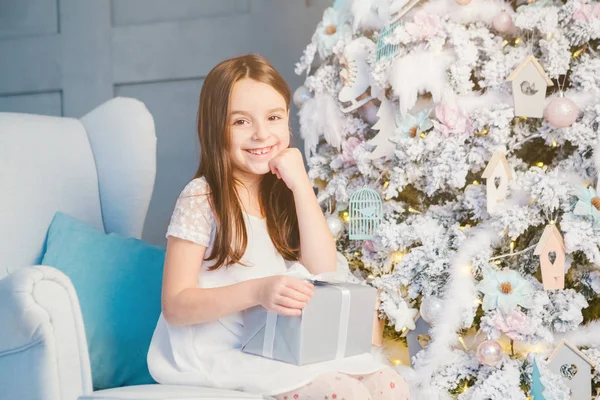 Smiling Christmas present time — Stock Photo, Image
