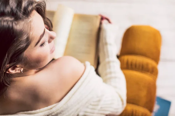 Adorable lovely reading girl. — Stock Photo, Image