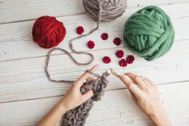 örgü kadın elleri. Üst te. Hobi hande yapılmış