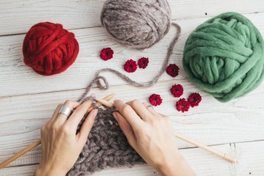 örgü kadın elleri. Üst te. Hobi hande yapılmış