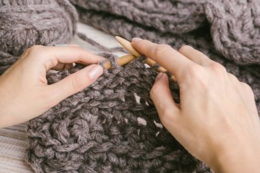 örgü kadın elleri. Üst te. Hobi hande yapılmış