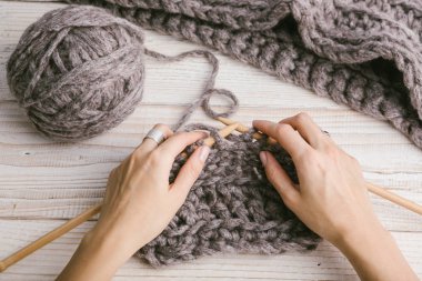 örgü kadın elleri. Üst te. Hobi hande yapılmış