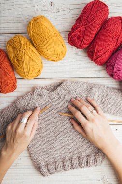örgü kadın elleri. Üst te. Hobi hande yapılmış