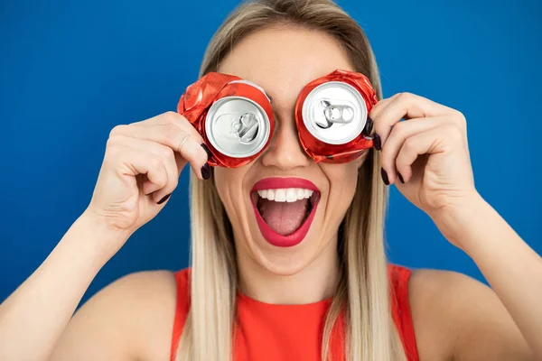 Woman Holding Glasses Cans Blue Background Red Lips Big Smile — Stock Photo, Image