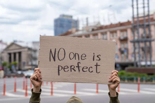 Niemand Perfect Positieve Denkzin Steun Vriendelijke Wens Manifest Parade Een — Stockfoto