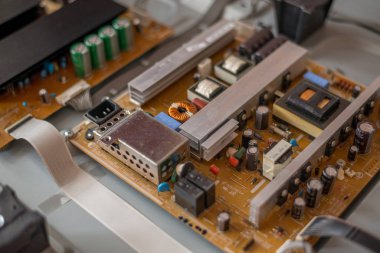 Elektronik devre kartı kapanıyor.