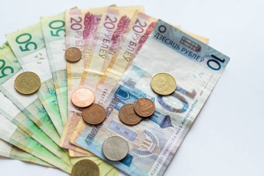 Belarus parası. Beyaz Rusya sikkeleri. Belarus banknotlarına yakın çekim