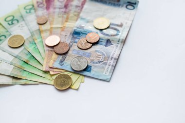 Beyaz arka planda Belarus parası ve mesaj için boşluk. Belarus Bozuklukları
