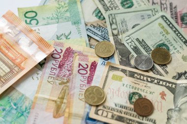 Paraya yakın çekim. Belarus Rublesi, Dolar ve Euro parası