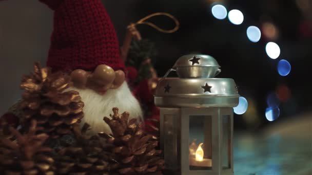 Kerst lantaarn lamp licht, een Nieuwjaar achtergrond — Stockvideo