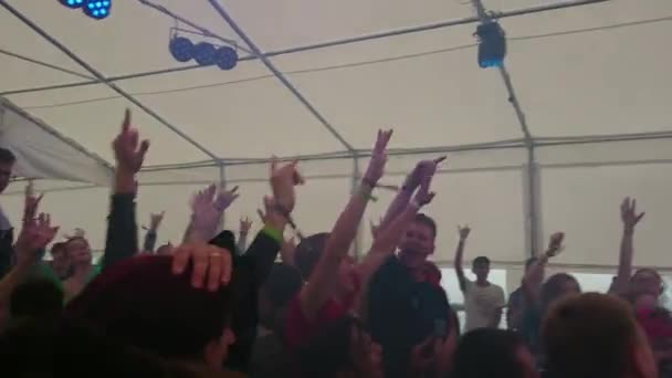 TERNOPIL, UKRAINE - JULY 20, 2018: fans at rock performance festival sing along — 图库视频影像