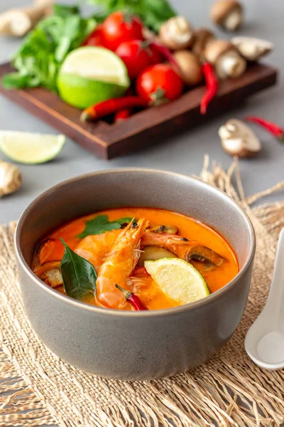 Mňam Tom polévka. Thajská kuchyně. Zdravé jídlo. Recepty. — Stock fotografie