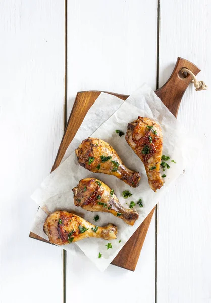 Πόδια Κοτόπουλου Ξύλινο Φόντο Μπάρμπεκιου Γκριλ Αμερικάνικη Κουζίνα Ρουστίκ Συνταγή — Φωτογραφία Αρχείου