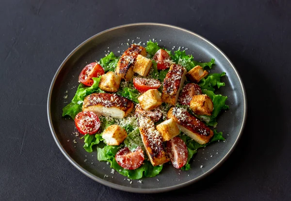 Caesar salad with chicken. Healthy eating. Diet. Recipes of national dishes — Stock Image Caesar Salad Chicken Healthy Eating Diet Recipes National Dishes Stock Picture