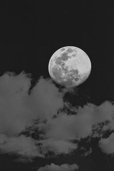 Luna Rosa Nasconde Dietro Nuvole Nel Cielo Notte Muscat Oman — Foto Stock