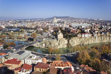 Kasım 2017 civarı. Gürcistan 'ın Tiflis kentinin kuş bakışı.