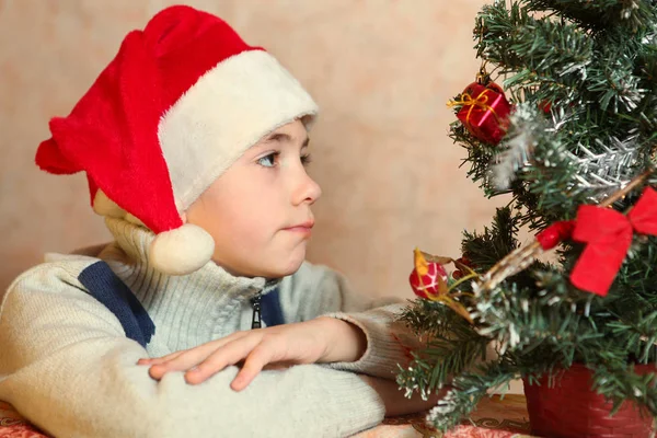 Handsome preteen boy in christmas santa hat — Stock Photo, Image