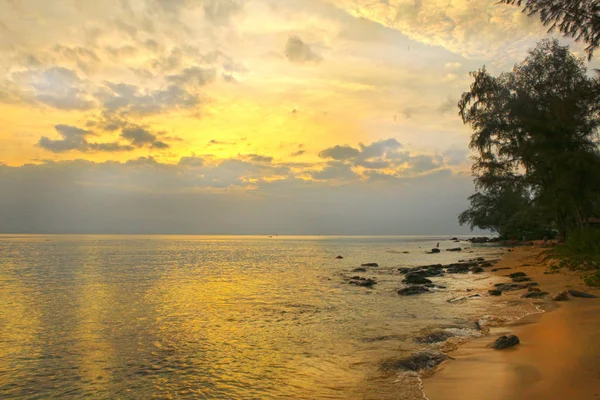 Farbenfroher Sonnenuntergang auf Phu Quock Island — Stockfoto