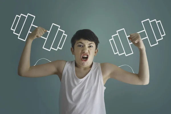 Teen kid boy show bizeps mit stummen glocken mit kreide gezeichnet — Stockfoto