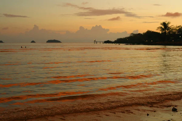 Colorful pastes sunset on thai island with sea waves and hill — Stock Photo, Image