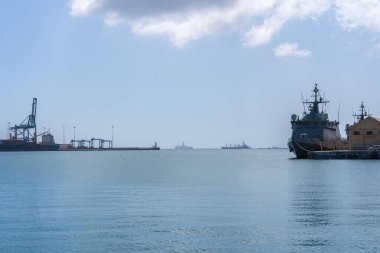 Las Palmas 11 Ekim: Las Palmas de Gran Canaria limanındaki Relámpago P43 adlı devriye gemisi ve Gümrük Gözlem gemisi Petrel I.