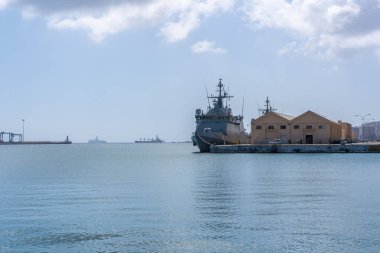 Las Palmas 11 Ekim, Las Palmas de Gran Canaria limanındaki Relmpago P43 adlı devriye gemisi ve Gümrük Gözlem gemisi Petrel I.