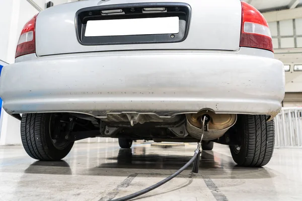 Emission Control Gas Sensor Exhaust Old Car Vehicle Inspection Station — Stock Photo, Image