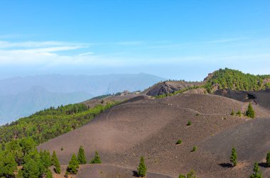 Caldera de Taburiente, La Palma, Kanarya Adaları 'ndaki Ruta de los Volcanes zirvelerinden görüldü.