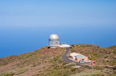 La Palma, Kanarya Adaları 'ndaki El Roque de los Muchachos dağının tepesindeki uzay gözlemevleri