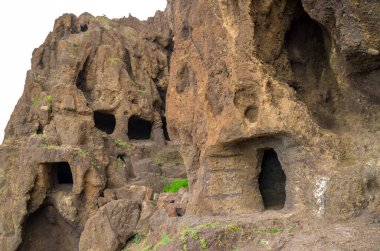 Montana 'daki Cuatro Puertas mağaraları Bermeja dağı, Telde, Gran Kanaryası