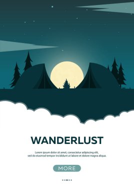 Yaz kampı. Gece kamp. Kamp ateşi. Çam ormanı ve rocky Dağları. Yıldızlı gece ve Mehtap. Doğa manzara.