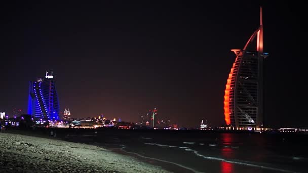 Dubaj, Spojené arabské emiráty, SAE - 19. ledna 2018. Hotel Jumeirah Al Naseem poblíž s Burdž al-Arab. — Stock video