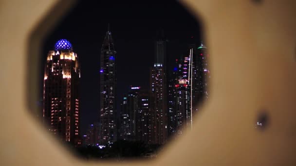 Dubai marina nacht licht verlichting. — Stockvideo