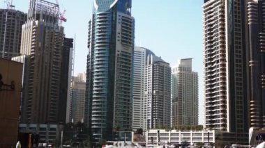 Dubai Yat Limanı, yat ve tekne yüzen üzerinde gezinti güzel manzara.