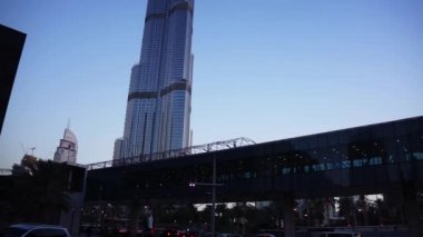 Dubai, Birleşik Arap Emirlikleri - Ocak 2018: Uluslararası Dubai Kongre ve Sergi Sarayı güneş battıktan sonra akşamları.