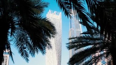 Dubai, Birleşik Arap Emirlikleri - Ocak 2018: Dubai, Birleşik Arap Emirlikleri Dubai Marina içinde modern gökdelenler görünümünü.