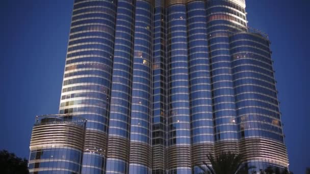 Dubai, Egyesült Arab Emírségek - 2018 január: Burj Khalifa este, napnyugta után. — Stock videók